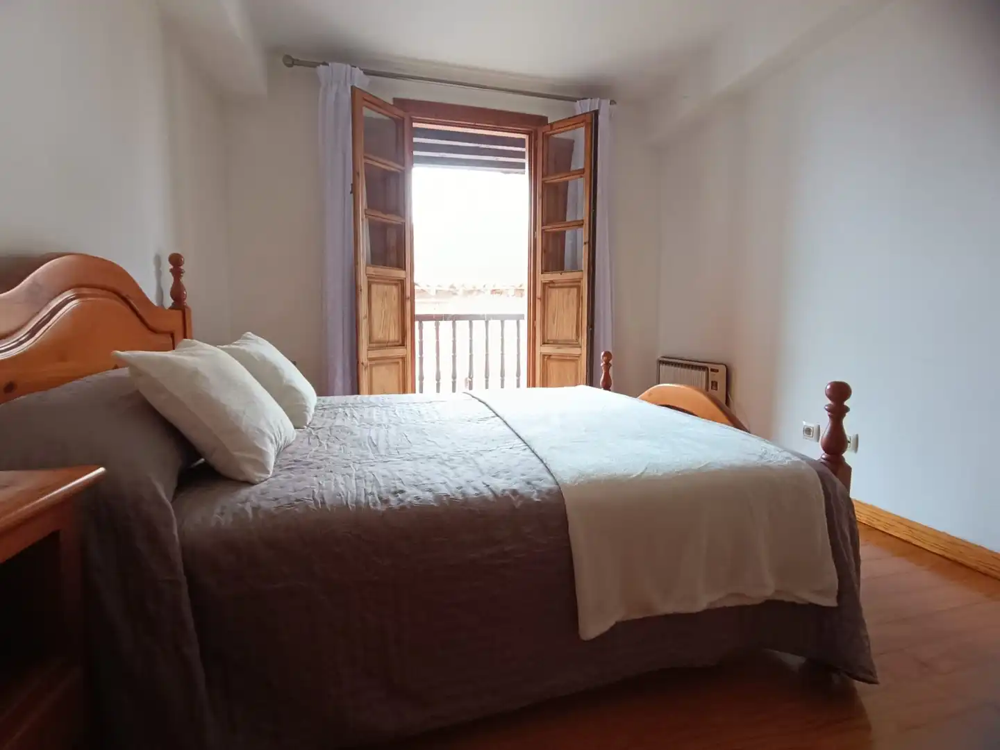 Schlafzimmer von Einfamilien-Reihenhaus zum Verkauf in Valdáliga mit Heizung, Abstellraum und Balkon
