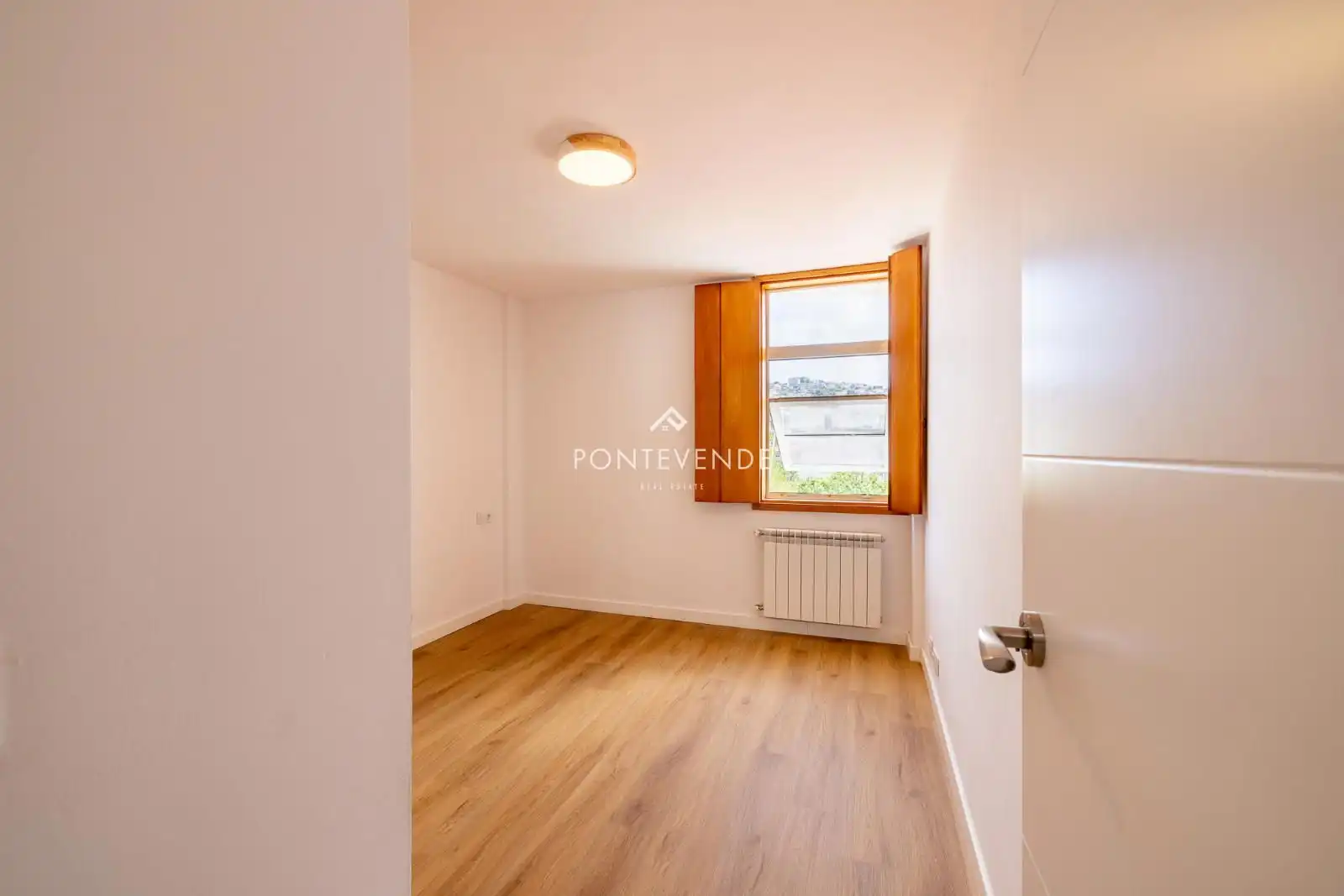 Schlafzimmer von Wohnung zum Verkauf in Vigo  mit Heizung
