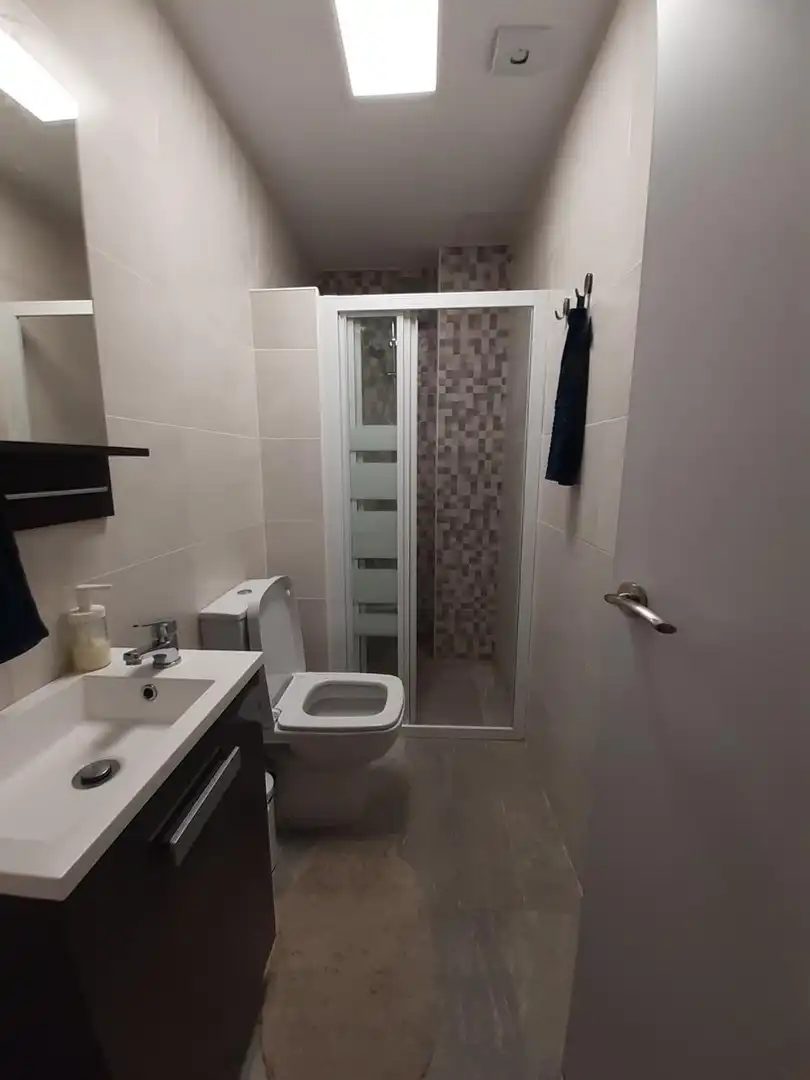 Baño de Piso para compartir en Teruel con Calefacción, Parquet y Amueblado