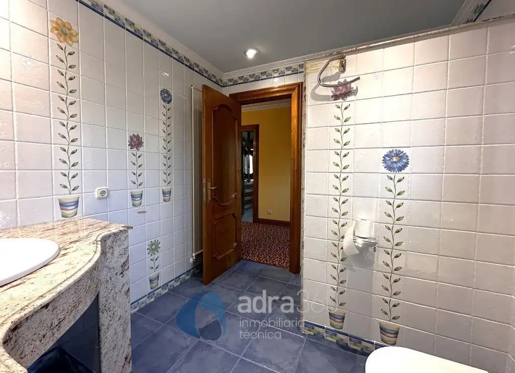 Houses for sale in Lardero  with Air Conditioner, Heating and Private garden