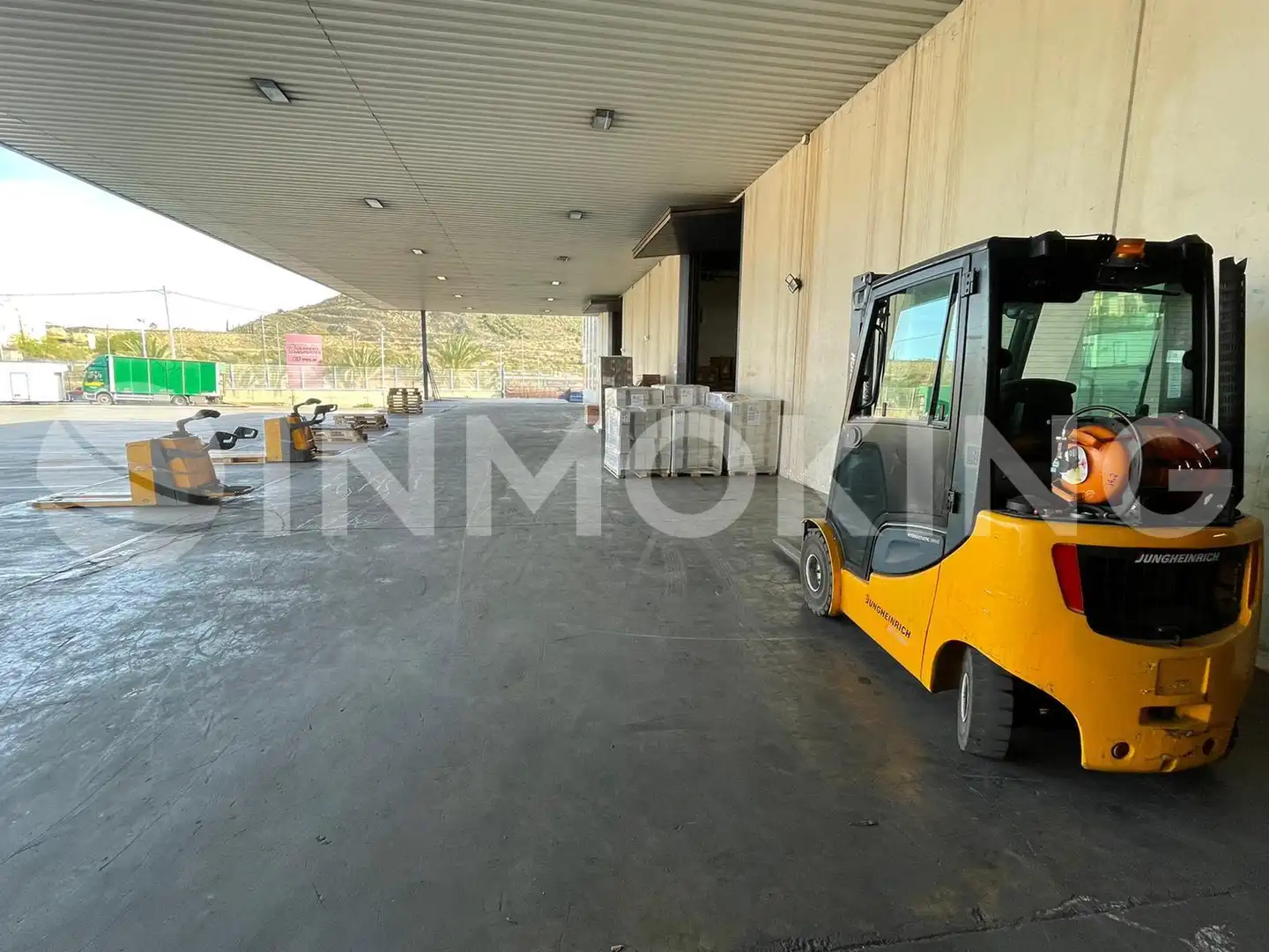 Parkplatz von Fabrikhallen zum Verkauf in Murcia