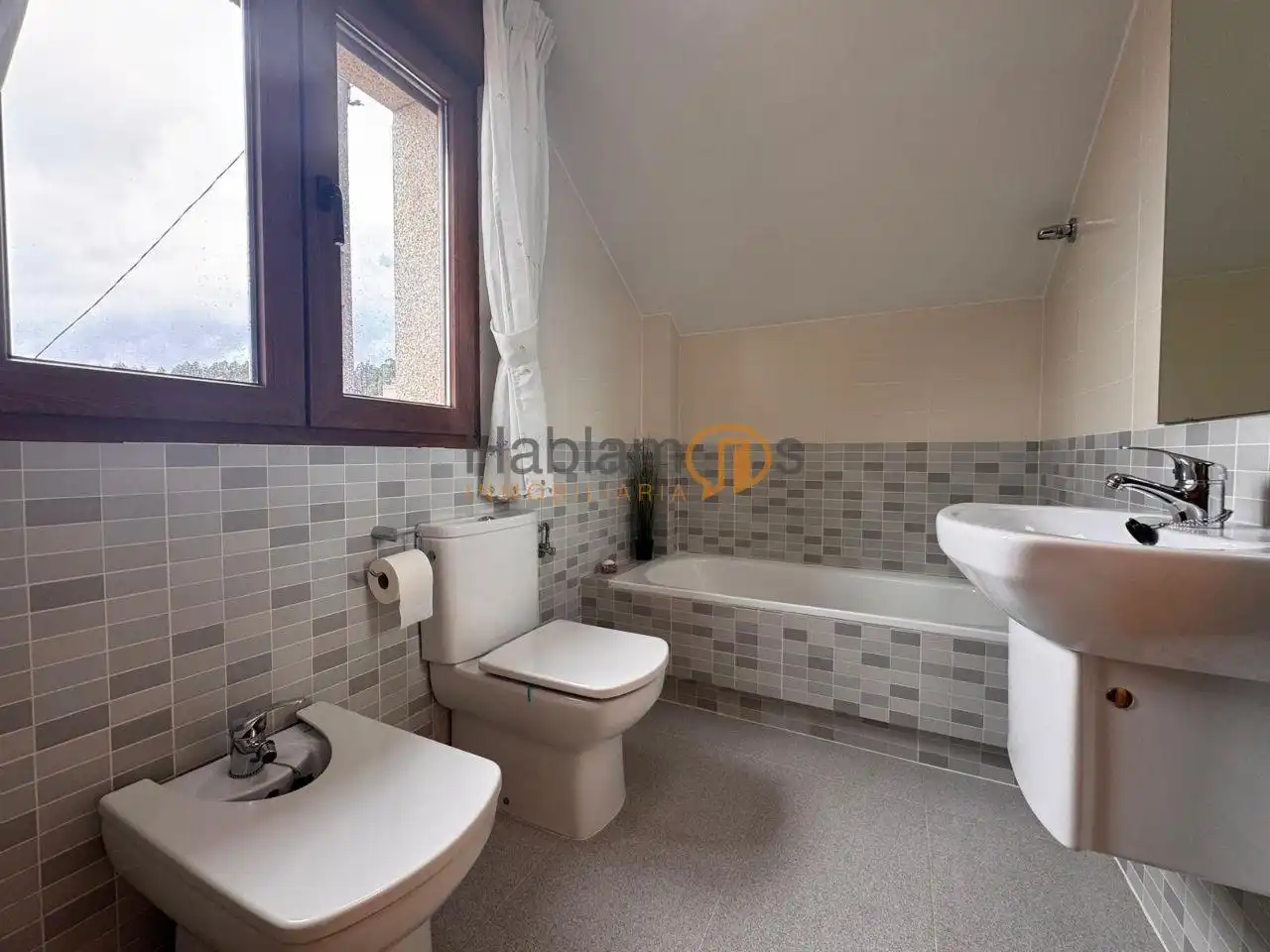 Baño de Casa o chalet en venta en Vilagarcía de Arousa con Calefacción, Jardín privado y Terraza