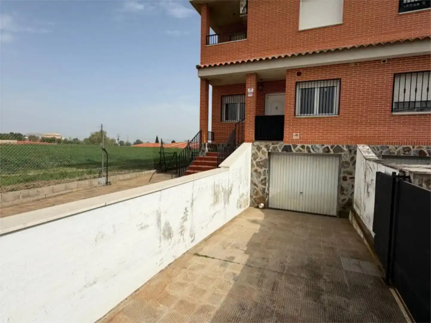 Vista exterior de Casa o xalet en venda en Cedillo del Condado amb Piscina i Balcó
