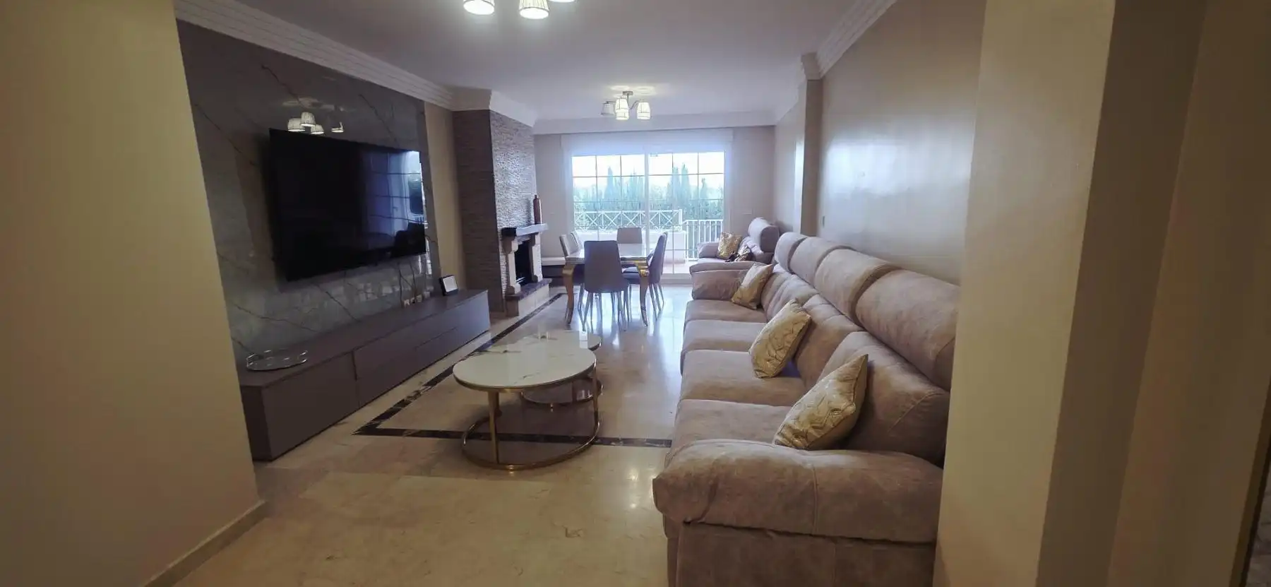 Wohnzimmer von Wohnung zum Verkauf in Marbella mit Klimaanlage, Terrasse und Balkon