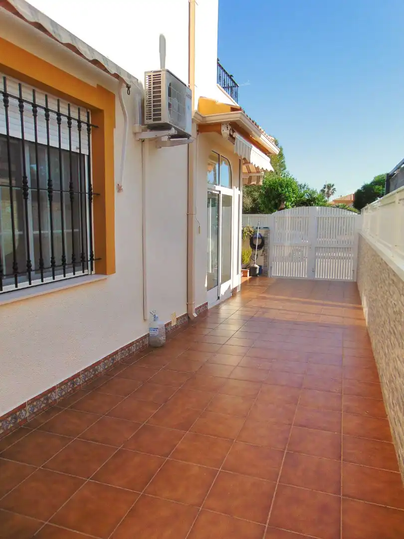 Terrassa de Casa adosada en venda en Pilar de la Horadada amb Aire condicionat, Calefacció i Jardí privat