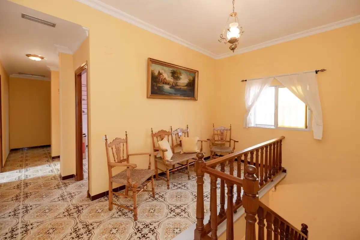 Casa adosada en venda en Dos Hermanas amb Aire condicionat, Calefacció i Jardí privat