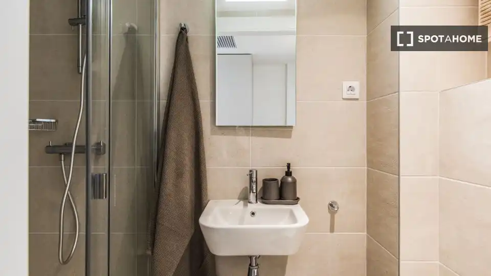 Room in El Besós i el Maresme