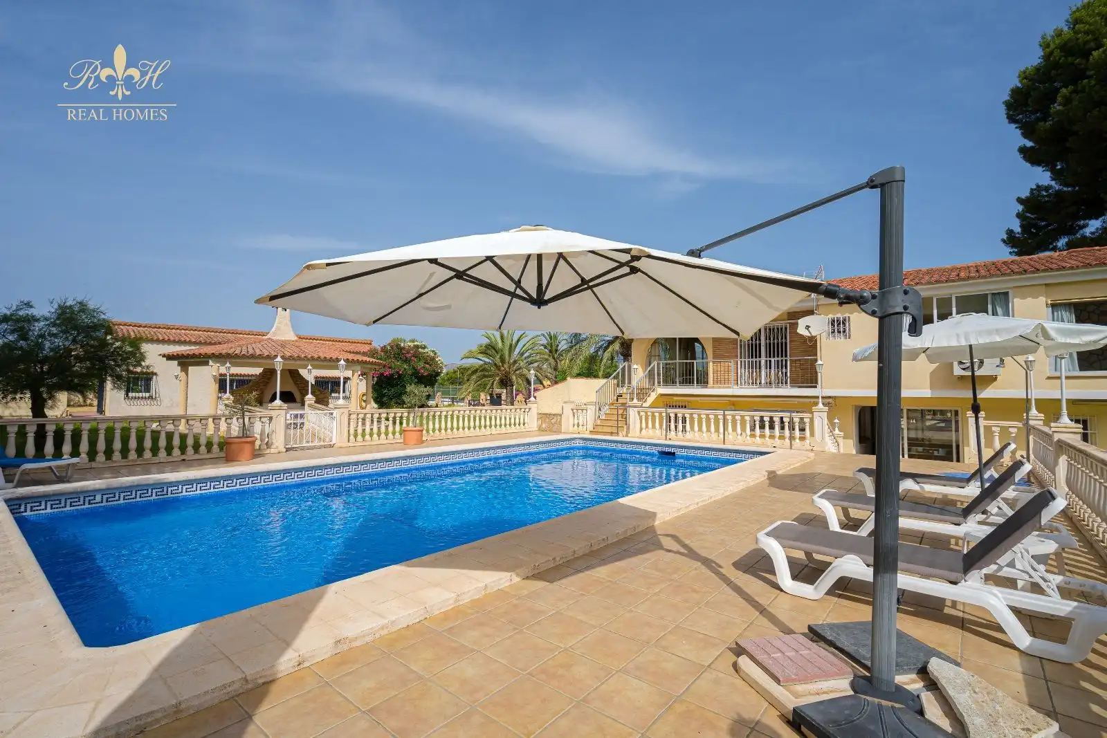Piscina de Casa o xalet en venda en L'Alfàs del Pi amb Aire condicionat, Terrassa i Traster
