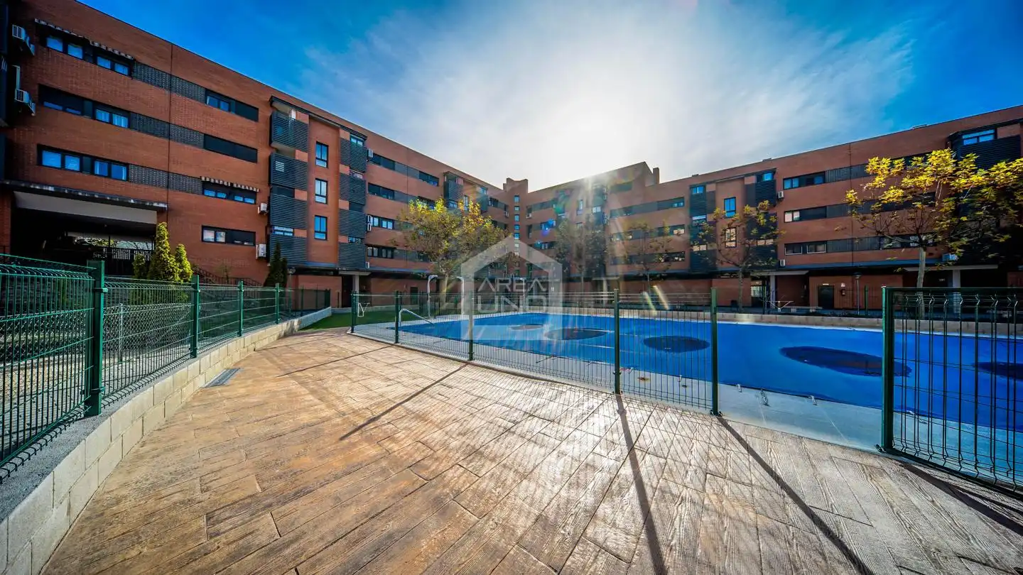 Vista exterior de Pis de lloguer en Alcorcón amb Aire condicionat, Calefacció i Piscina comunitària