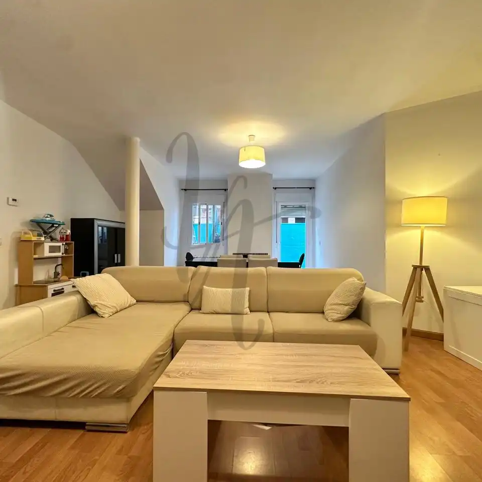Casa aparellada amb piscina de lloguer a Calle San Martín, imagen 11