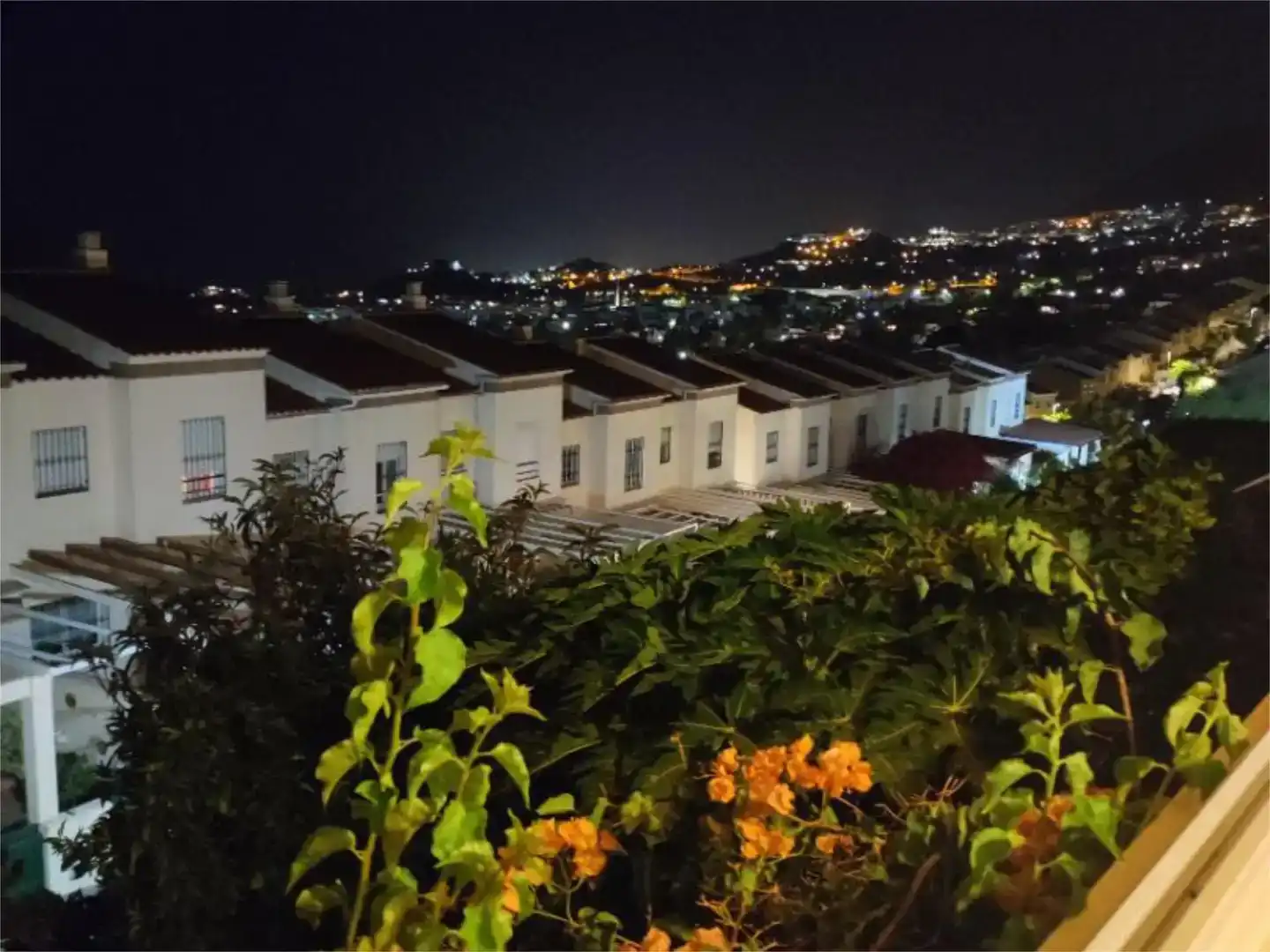 Vista exterior de Casa adosada de lloguer en Benalmádena