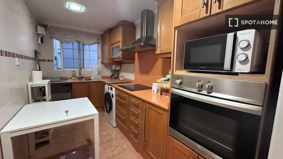 Küche von Wohnung zur untervermieten in Valencia mit Klimaanlage, Heizung und Möbliert