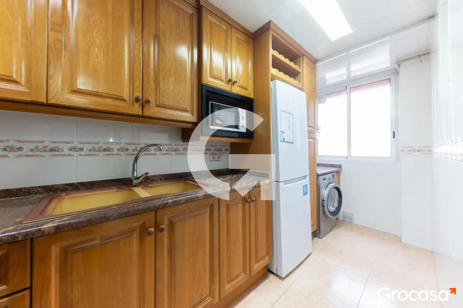 Kitchen of Flat for sale in L'Hospitalet de Llobregat  with Heating, Oven and Balcony