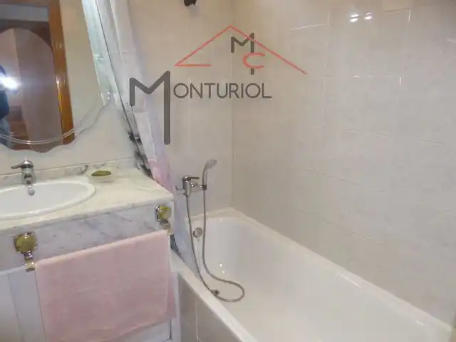 Bany de Casa adosada en venda en Sant Joan Despí amb Aire condicionat, Calefacció i Jardí privat