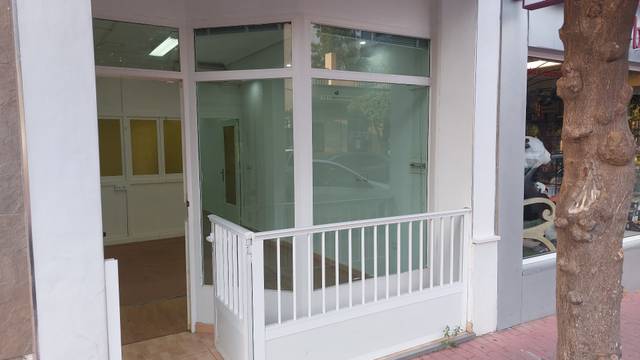 Local comercial en Alquiler en Avenida Monteazahar, 7 en Beniaján