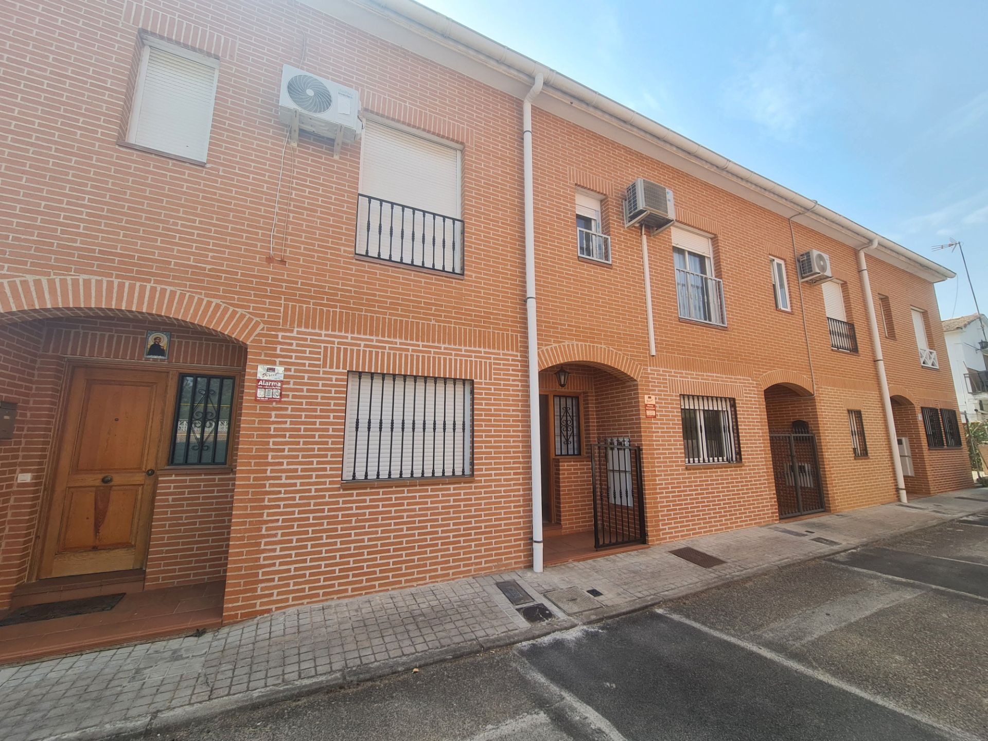 Exterior view of Single-family semi-detached for sale in San Martín de Valdeiglesias  with Air Conditioner, Heating and Private garden