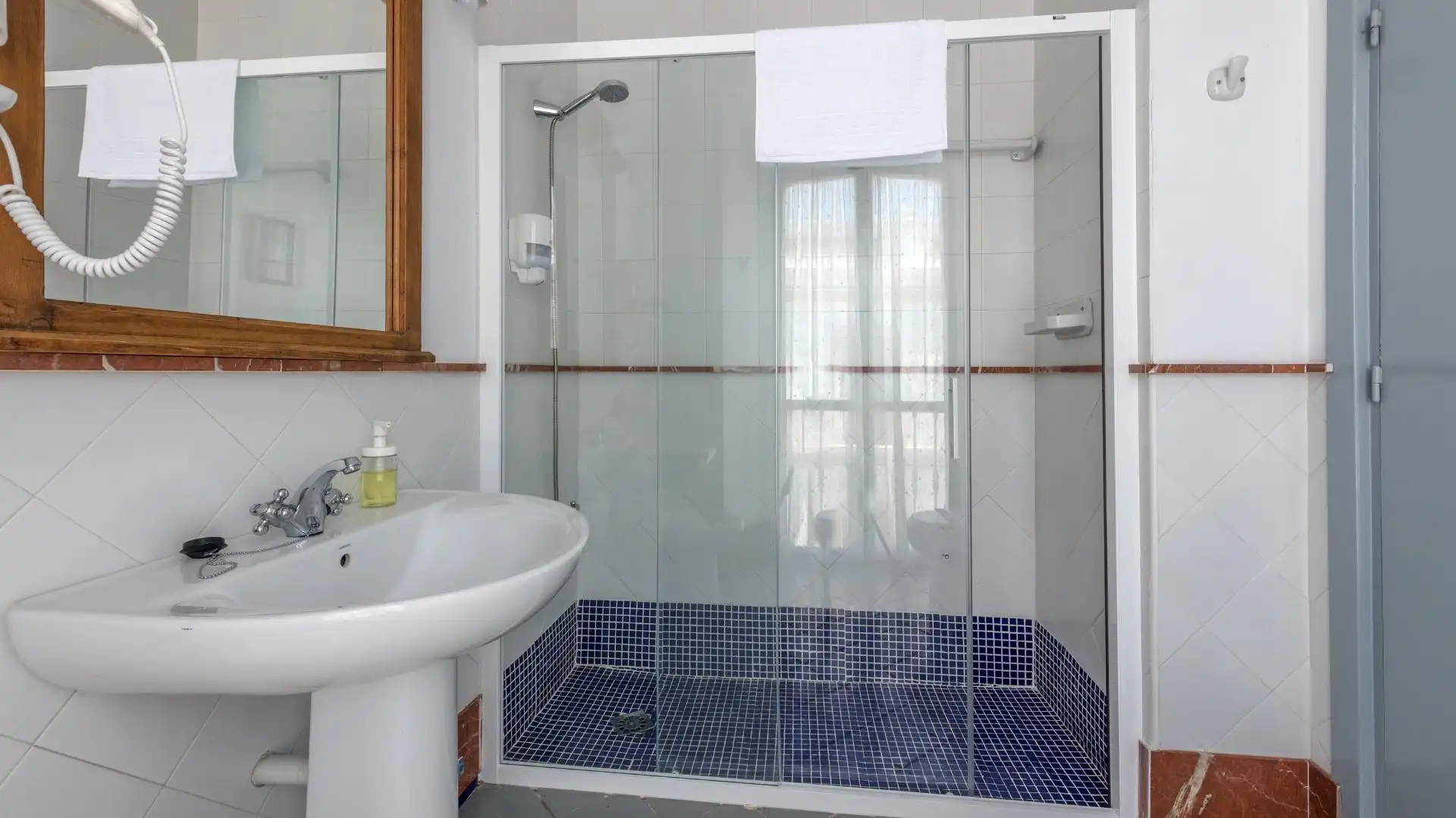 Badezimmer von Gebäude zum Verkauf in El Pedroso