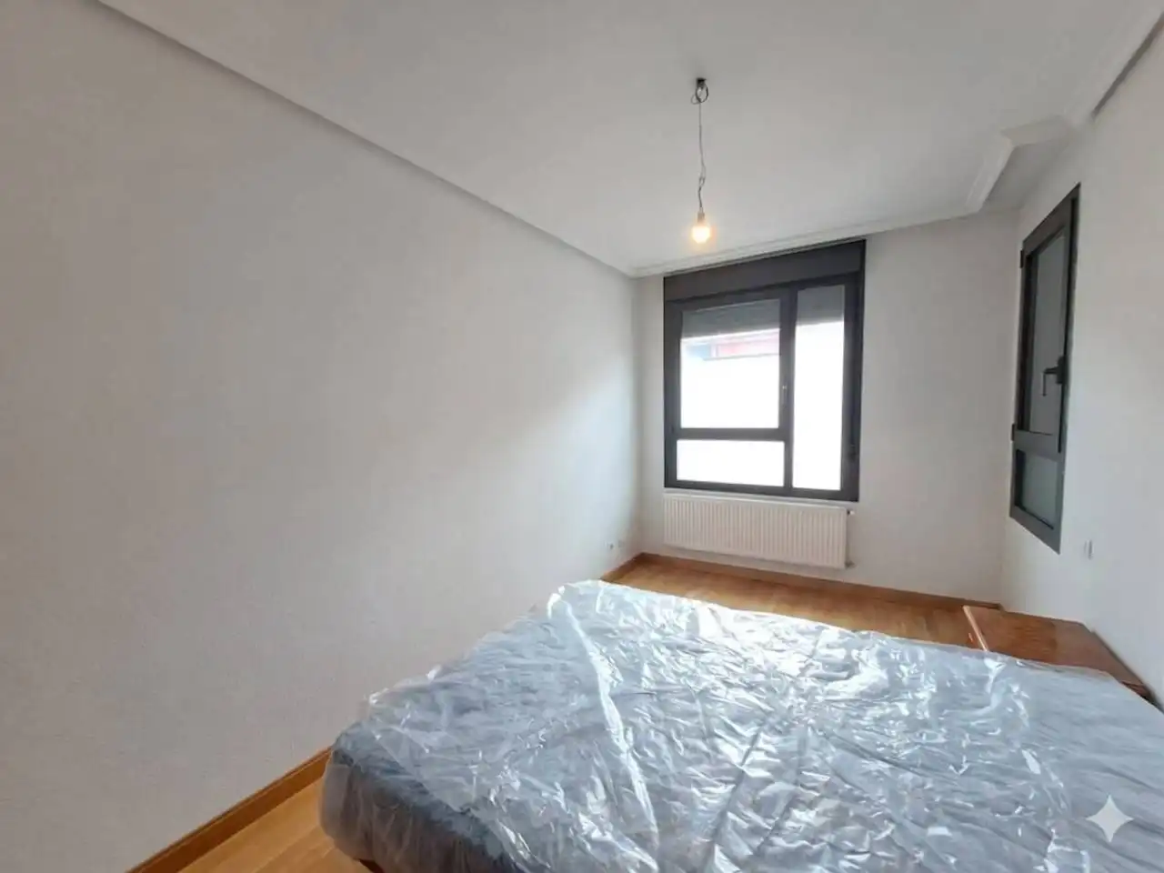 Schlafzimmer von Wohnung zum Verkauf in Burgos mit Parkett und Abstellraum