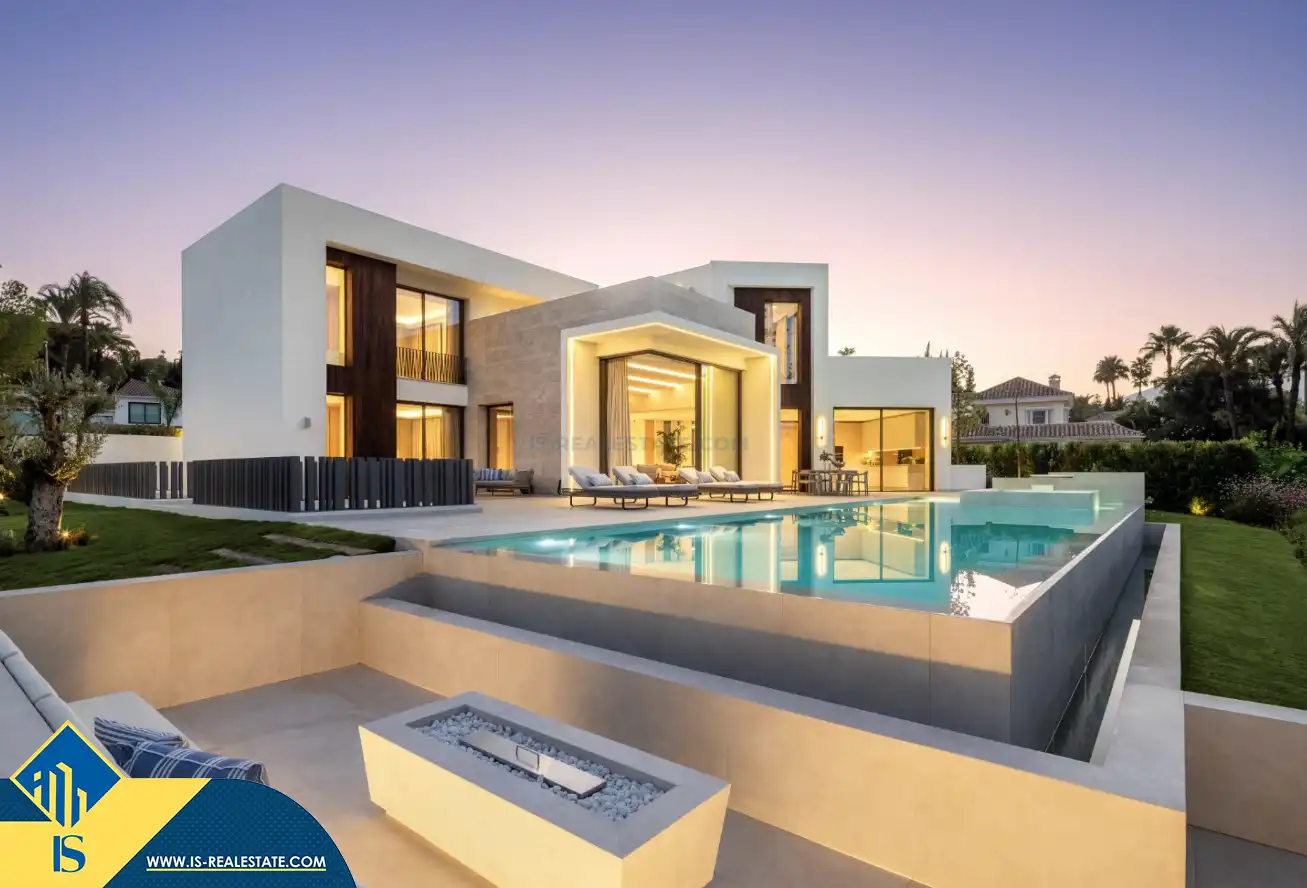 Chalet con piscina en venta en Nueva Andalucía