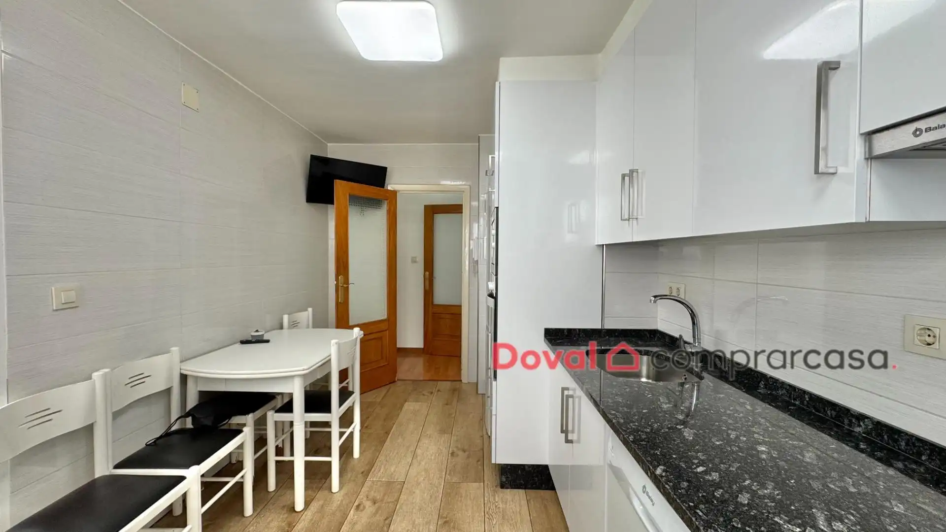 Kitchen of Flat for sale in Vigo   with Heating, Private garden and Terrace