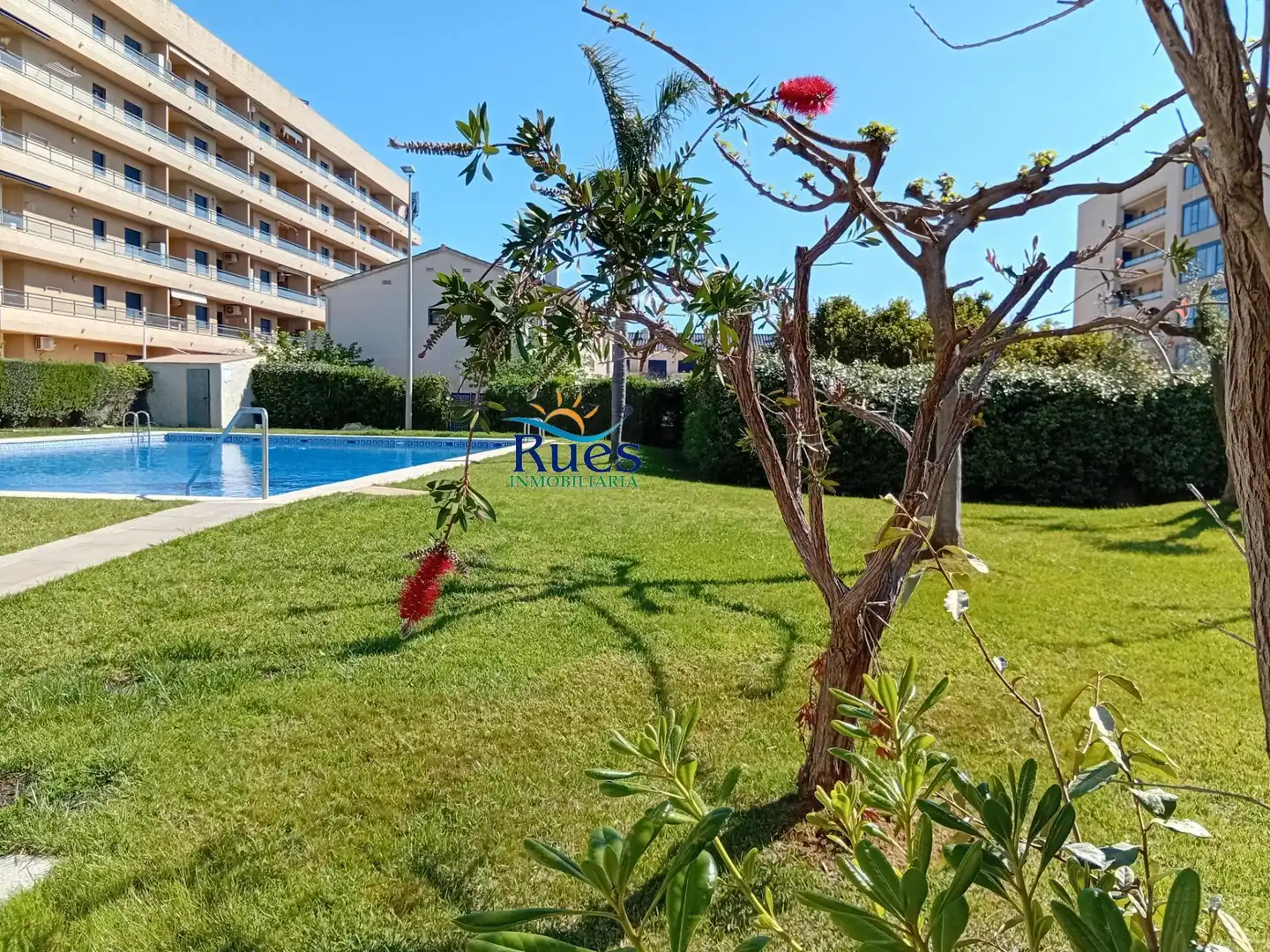 Schwimmbecken von Einfamilien-Reihenhaus zum Verkauf in Torreblanca mit Terrasse, Balkon und Gemeinschaftspool