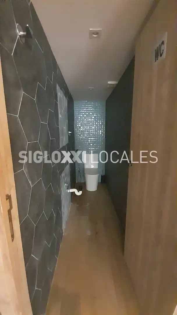 Bathroom of Commercial properties for rent in Eixample