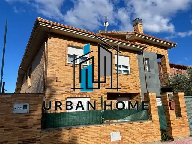 Casa amb jardí en venda a Calle Rodera Bajera