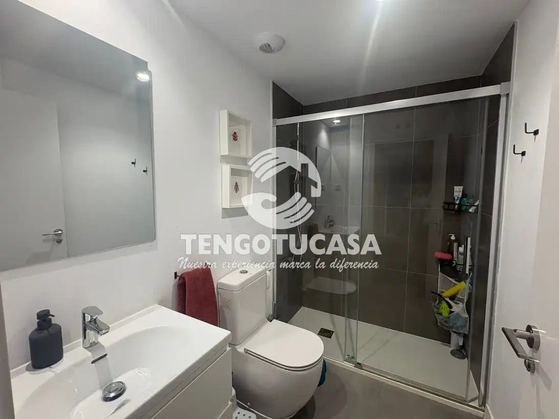 Badezimmer von Wohnung zur Miete in Madrid mit Klimaanlage, Heizung und Privatgarten
