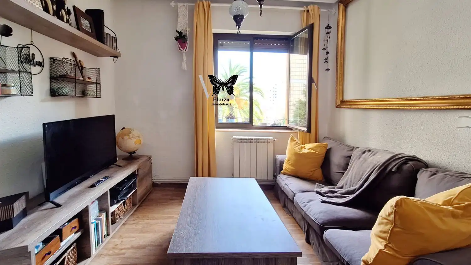 Living room of Flat for sale in Oviedo   with Heating, Storage room and Furnished