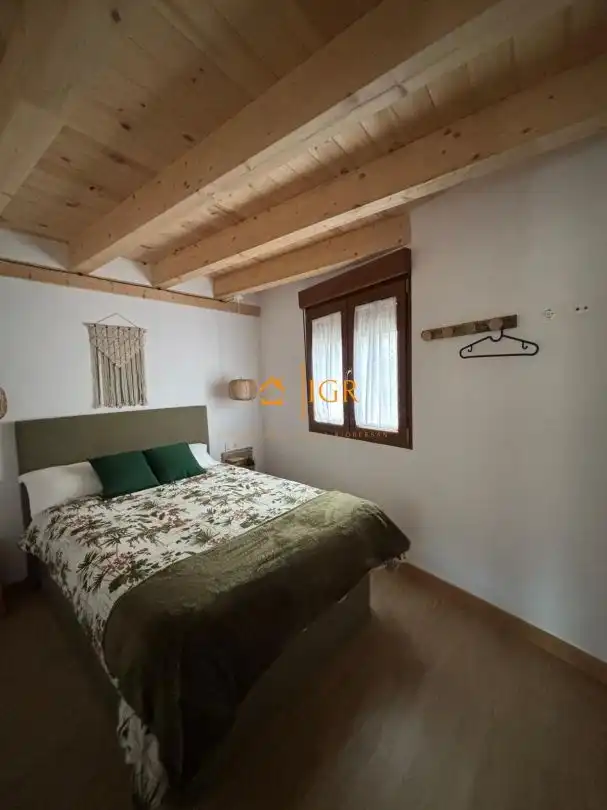 Dormitori de Casa o xalet en venda en Torrecilla En Cameros amb Aire condicionat i Calefacció