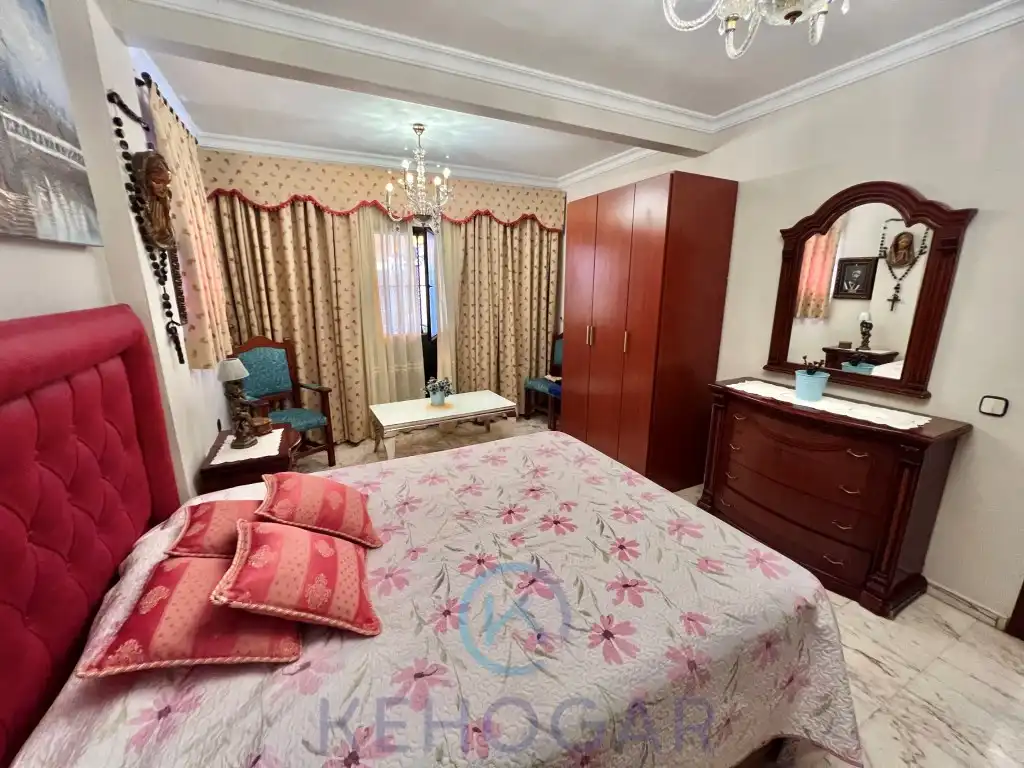 Bedroom of Houses for sale in Dos Hermanas
