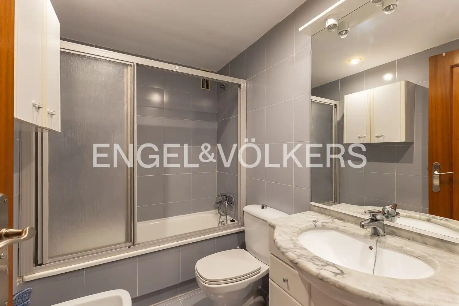 Badezimmer von Wohnung zur Miete in Valencia mit Klimaanlage, Heizung und Terrasse