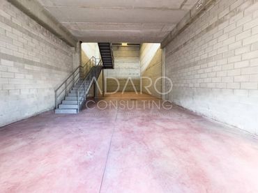 Nau industrial de lloguer a Calle Nitra