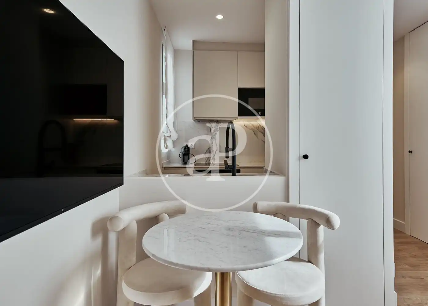 Living room of Flat for sale in Madrid  with Air Conditioner, Heating and Furnished