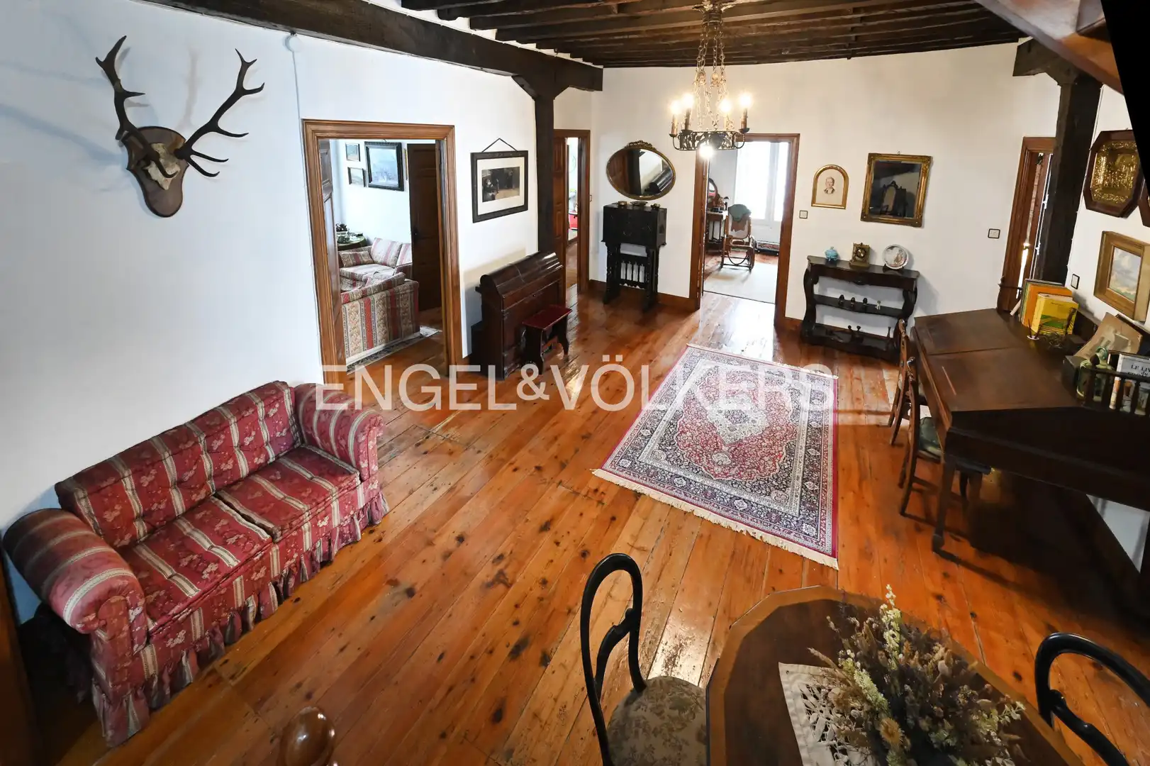 Sala de estar de Casa o chalet en venta en Cabezón de la Sal con Calefacción y Jardín privado