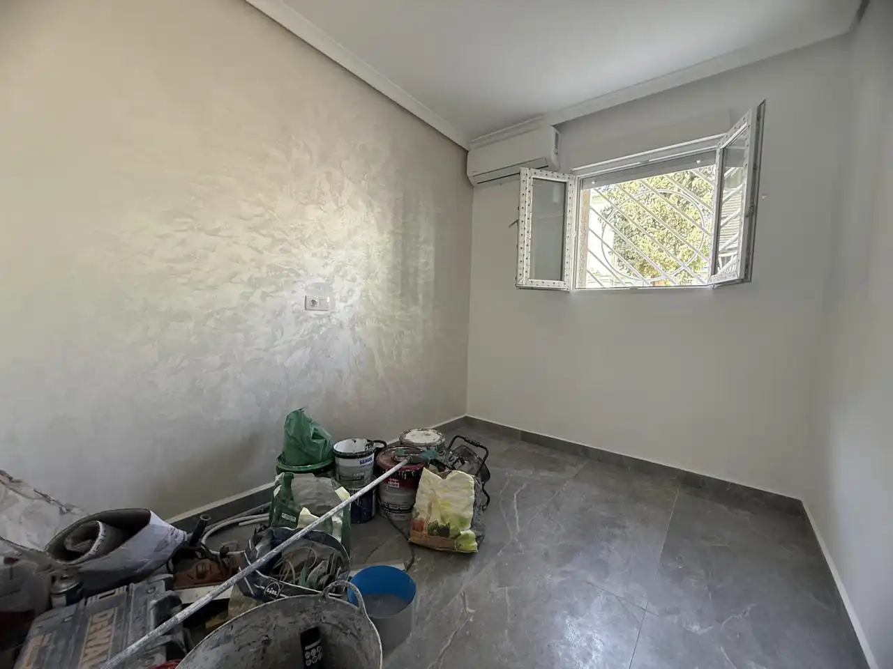 Dormitori de Planta baixa en venda en Madrid amb Aire condicionat