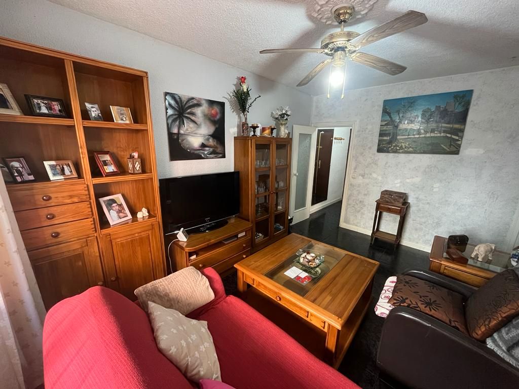 Living room of Flat for sale in Parla  with Heating, Furnished and Oven