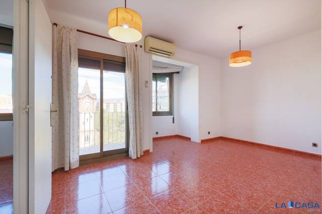 Piso en Venta en Gran Via de les Corts Catalanes en La Font de la Guatlla