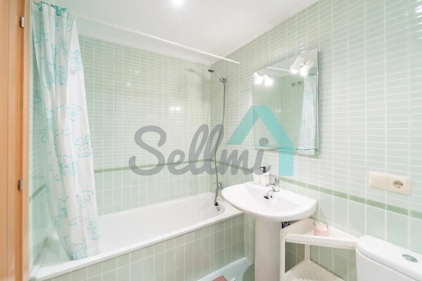 Bathroom of Flat for rent in San Martín del Rey Aurelio  with Heating, Furnished and Balcony