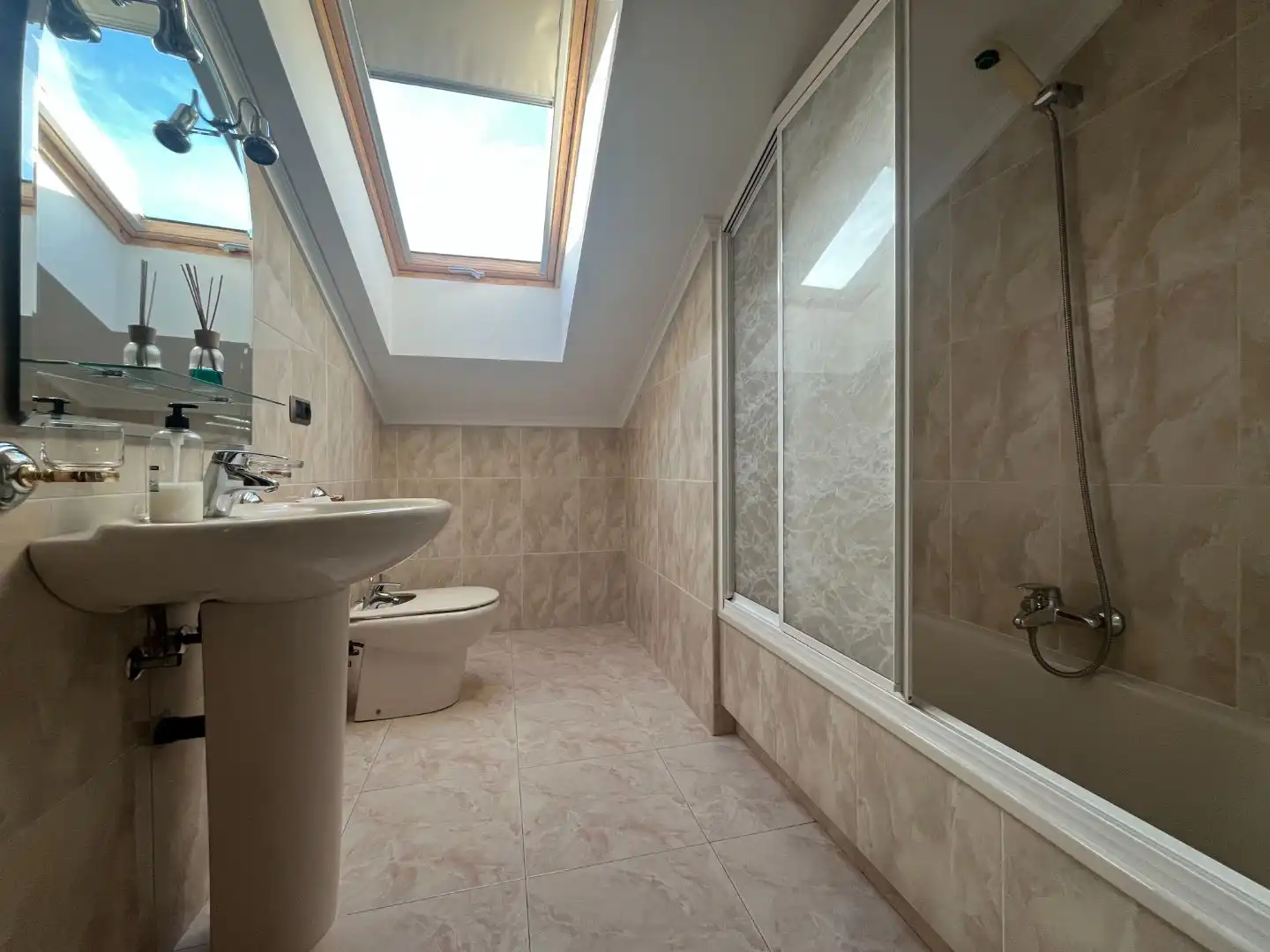 Bathroom of Duplexes for sale in Monforte de Lemos  with Heating, Private garden and Parquet flooring