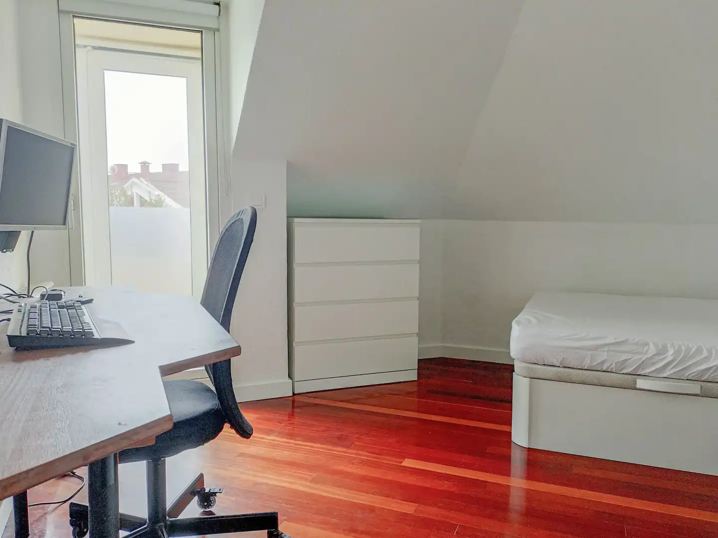 Habitación de Dúplex de alquiler en Santa Cruz de Bezana con Calefacción, Terraza y Amueblado