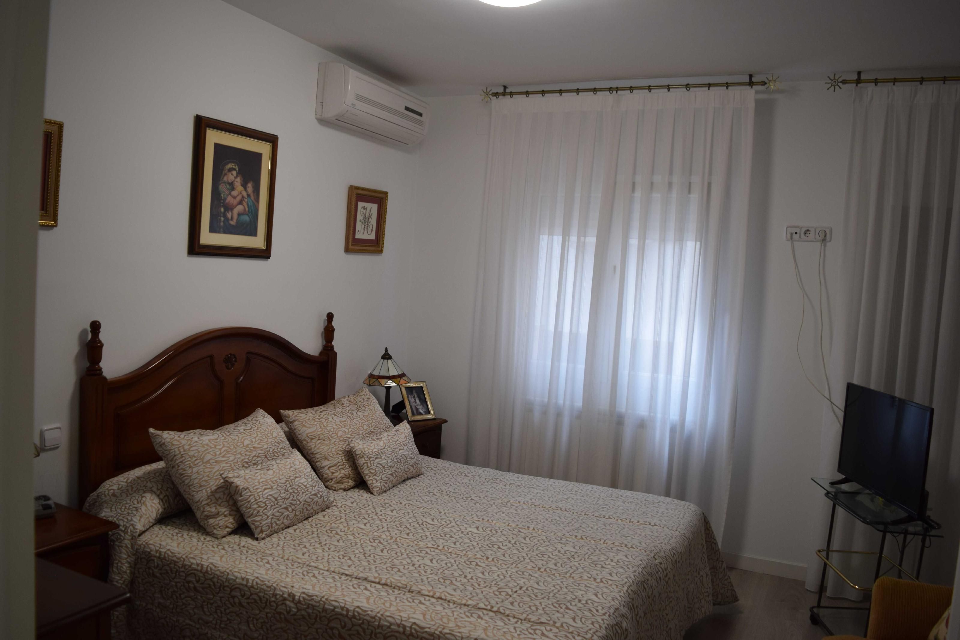 Bedroom of Apartment for sale in Villaviciosa de Odón  with Air Conditioner, Heating and Parquet flooring
