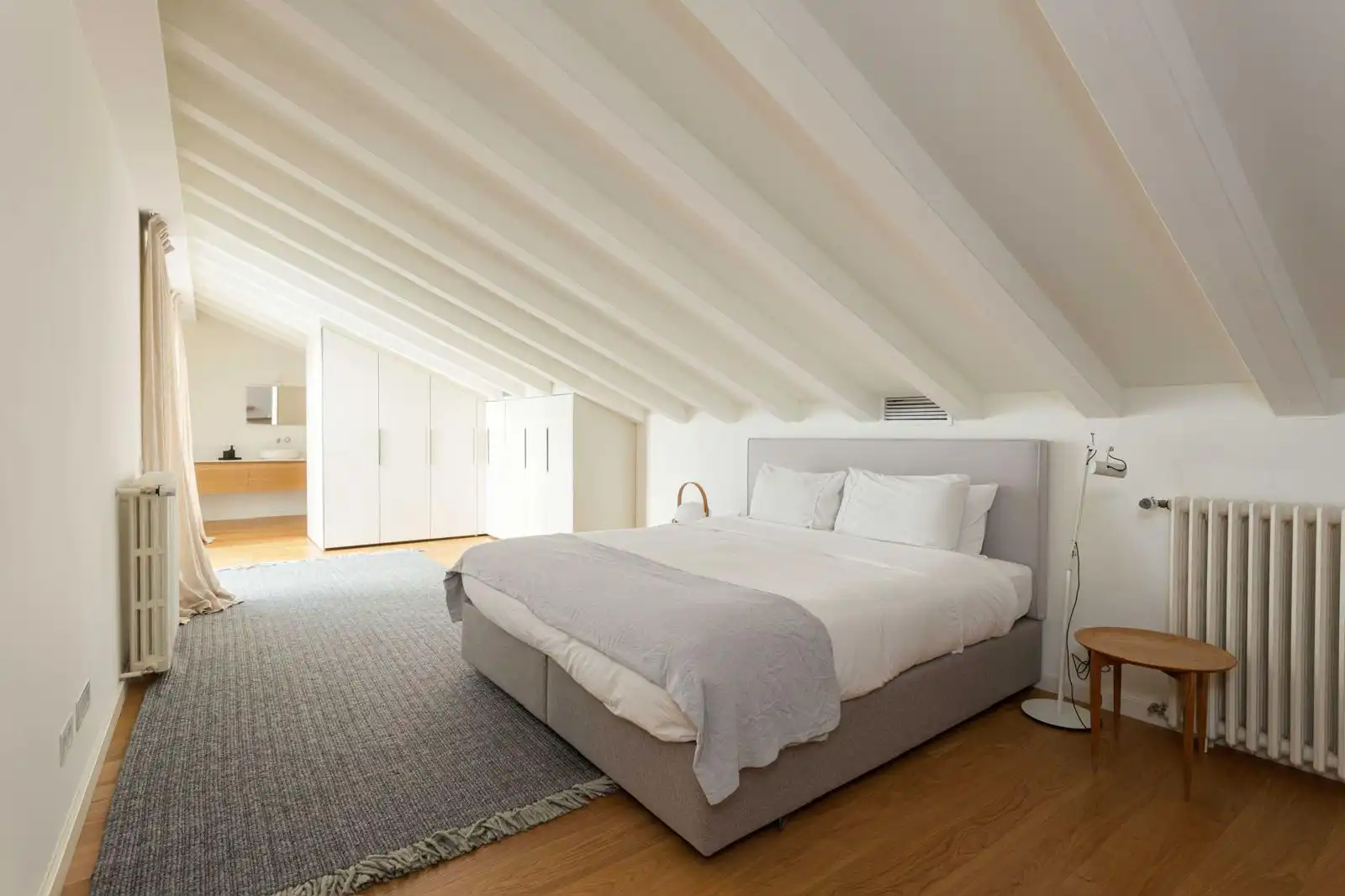 Schlafzimmer von Wohnung zur Miete in Barcelona mit Klimaanlage, Heizung und Terrasse