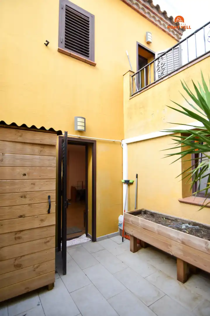 Einfamilien-Reihenhaus zum Verkauf in La Bisbal d'Empordà mit Klimaanlage, Heizung und Terrasse