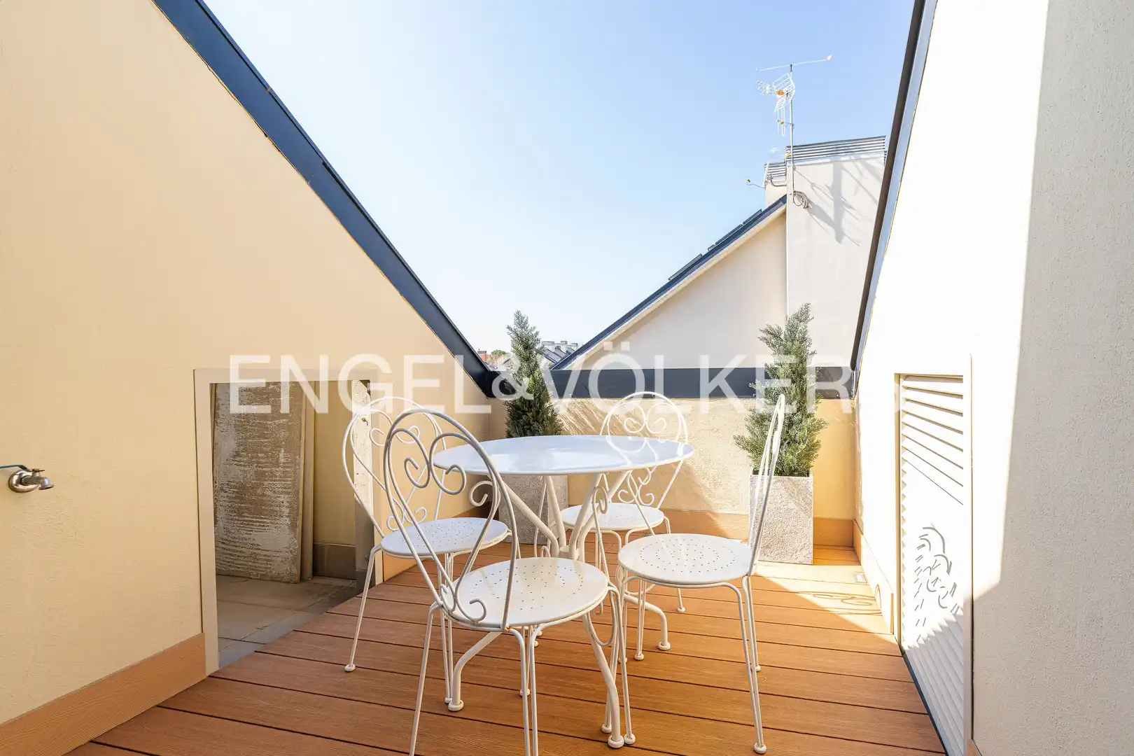 Terraza de Casa adosada en venta en Pozuelo de Alarcón con Aire acondicionado, Calefacción y Jardín privado