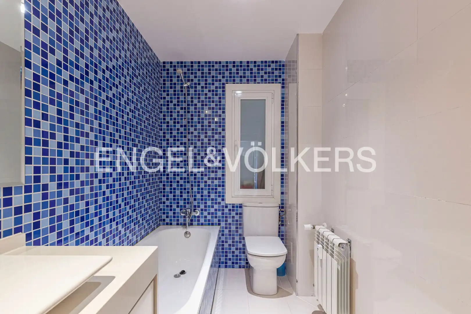 Bathroom of Flat for rent in Barrio de Salamanca