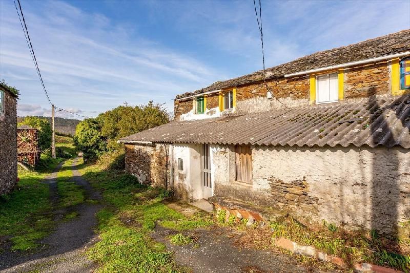 Casa adosada en venda a Ortigueira