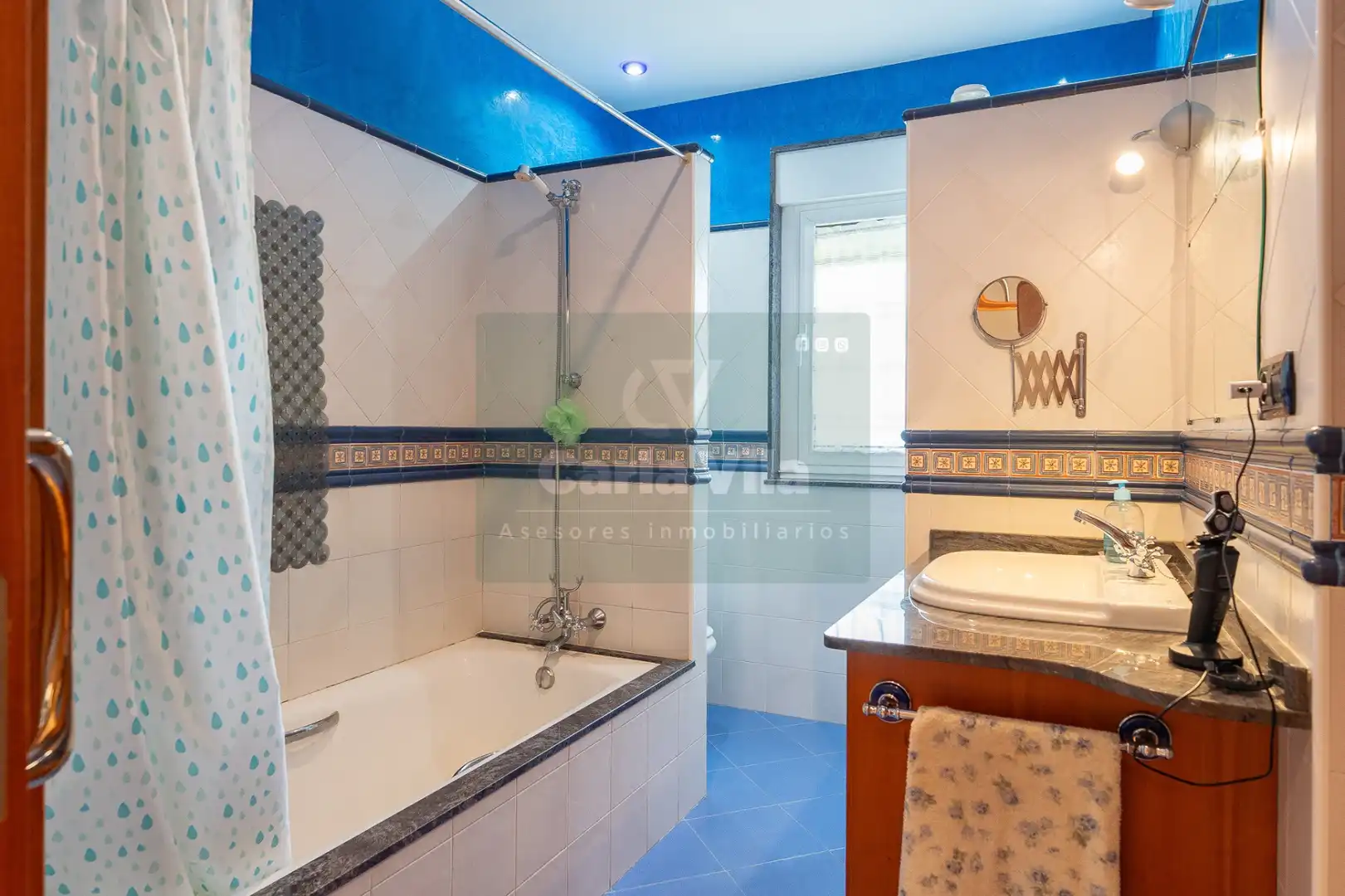 Bathroom of Houses for sale in Outeiro de Rei  with Heating, Private garden and Parquet flooring