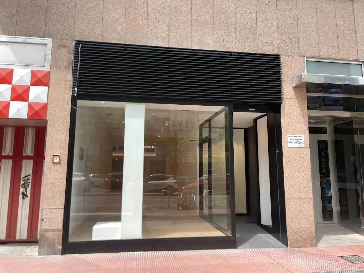 Vista exterior de Local de lloguer en Vitoria - Gasteiz amb Aire condicionat, Calefacció i Parquet
