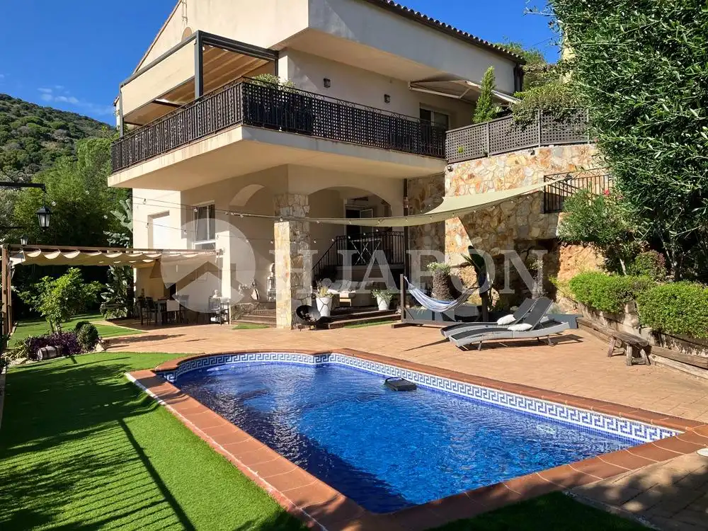 Jardí de Casa o xalet en venda en Alella amb Aire condicionat, Jardí privat i Terrassa